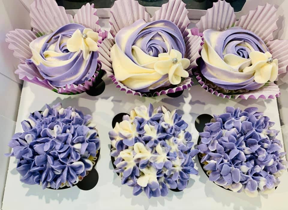 Rose/Hydrangea Cupcakes - Sold in Packs of 6