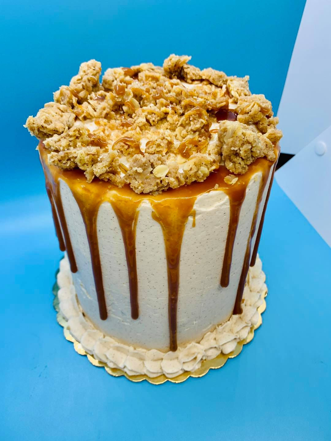 Small Apple Crispy Pie Cake - Serves 12-14