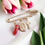 Miniature : Broche Porte Bonheur - Main Corail