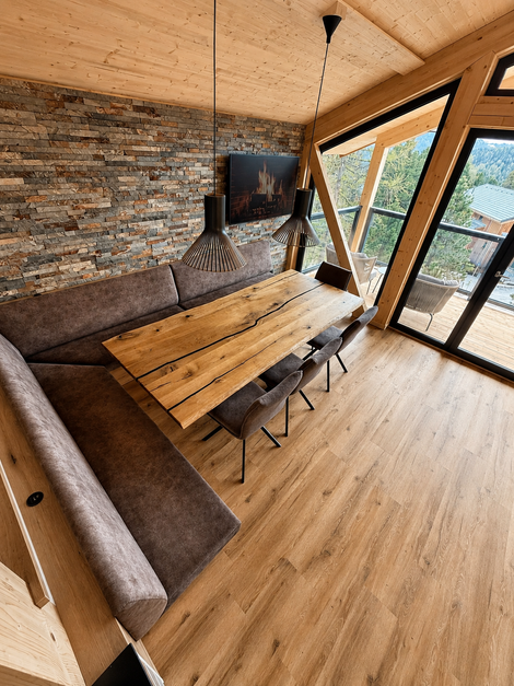 Wohn und Essbereich mit viel Licht und Panoramablick im Chalet Cembra