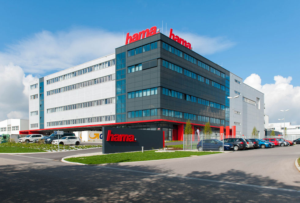 Merz Objektbau Architektur und Projektentwicklung Aalen HAMA Monheim Verwaltung und Industrie Architekturfotografie Außenaufnahme