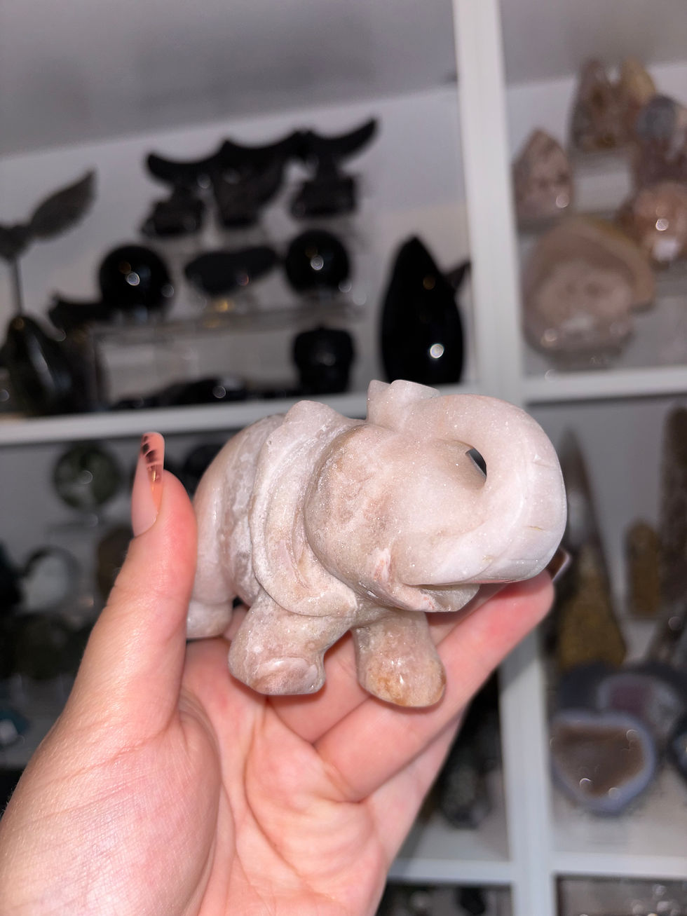 Thumbnail: Pink Amethyst elephant carving 