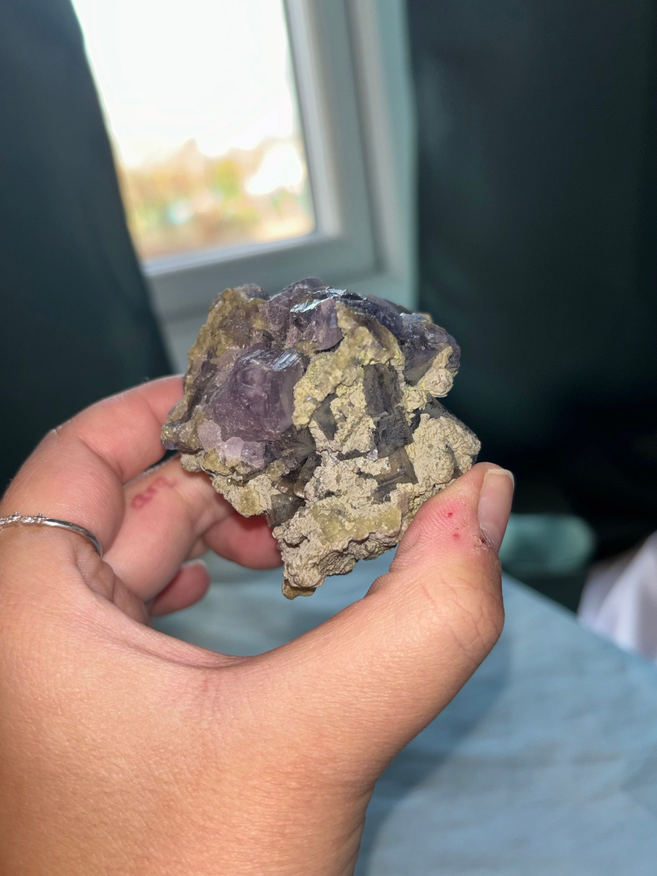African Fluorite Specimin with desert rose (strong uv reaction) 