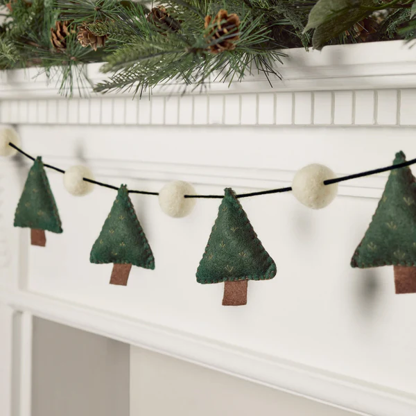 A gorgeous Christmas tree decoration perfect for any Grey Schnauzer dog lover