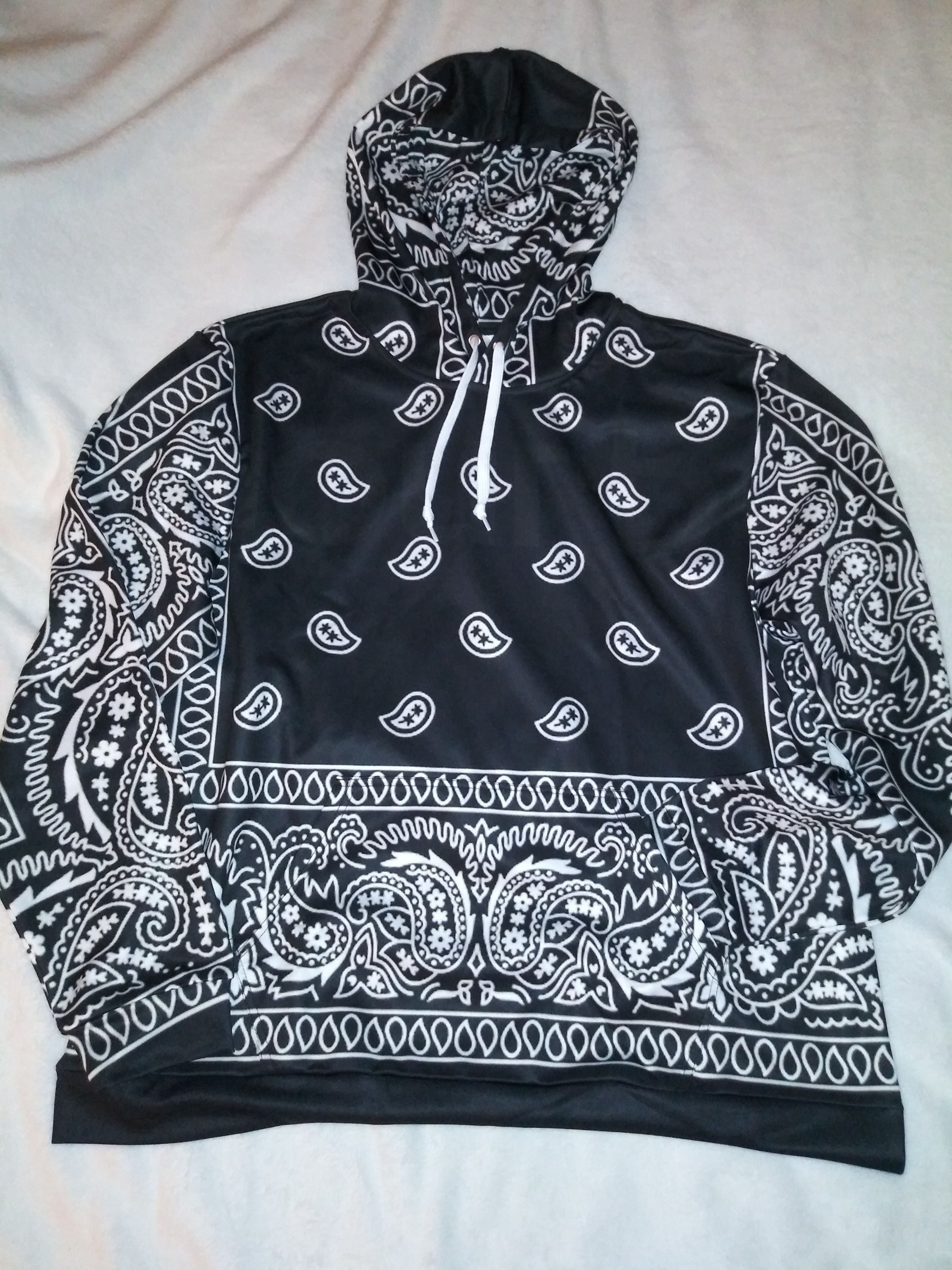Hooded sweatshirt black paisley pattern
