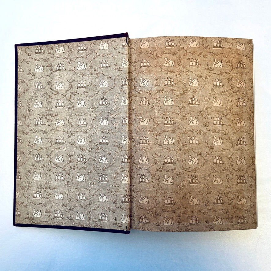 Miniatura: Front pastedown with patterned endpaper of 1900 She – A History of Adventure