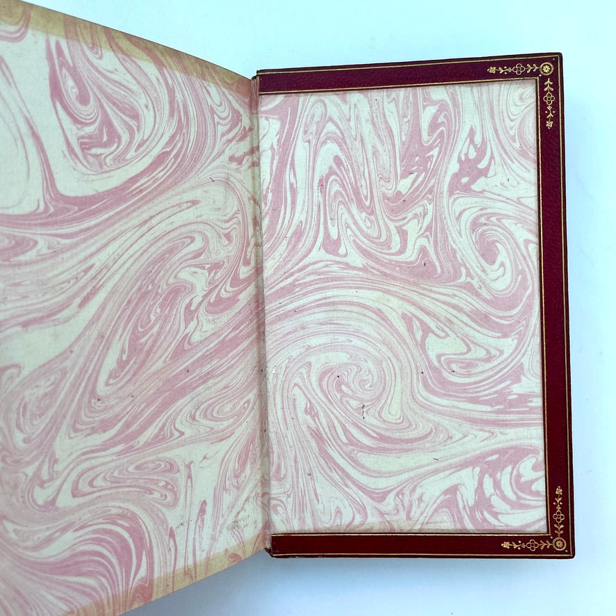 Miniatura: Back pastedown and endpaper of The Christian Year 1898 showing marbled design and gilt edges.