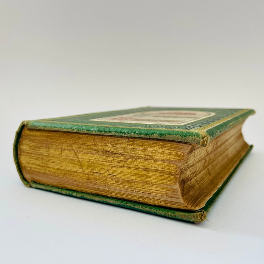縮圖：Bottom edge of gilt pages showing original Victorian gilt finish