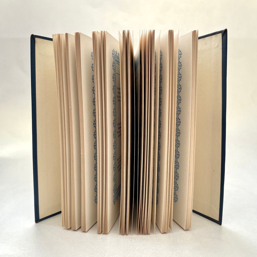 Miniatura: Page edges of Robert Burns Birthday Book showing light tanning and neat condition