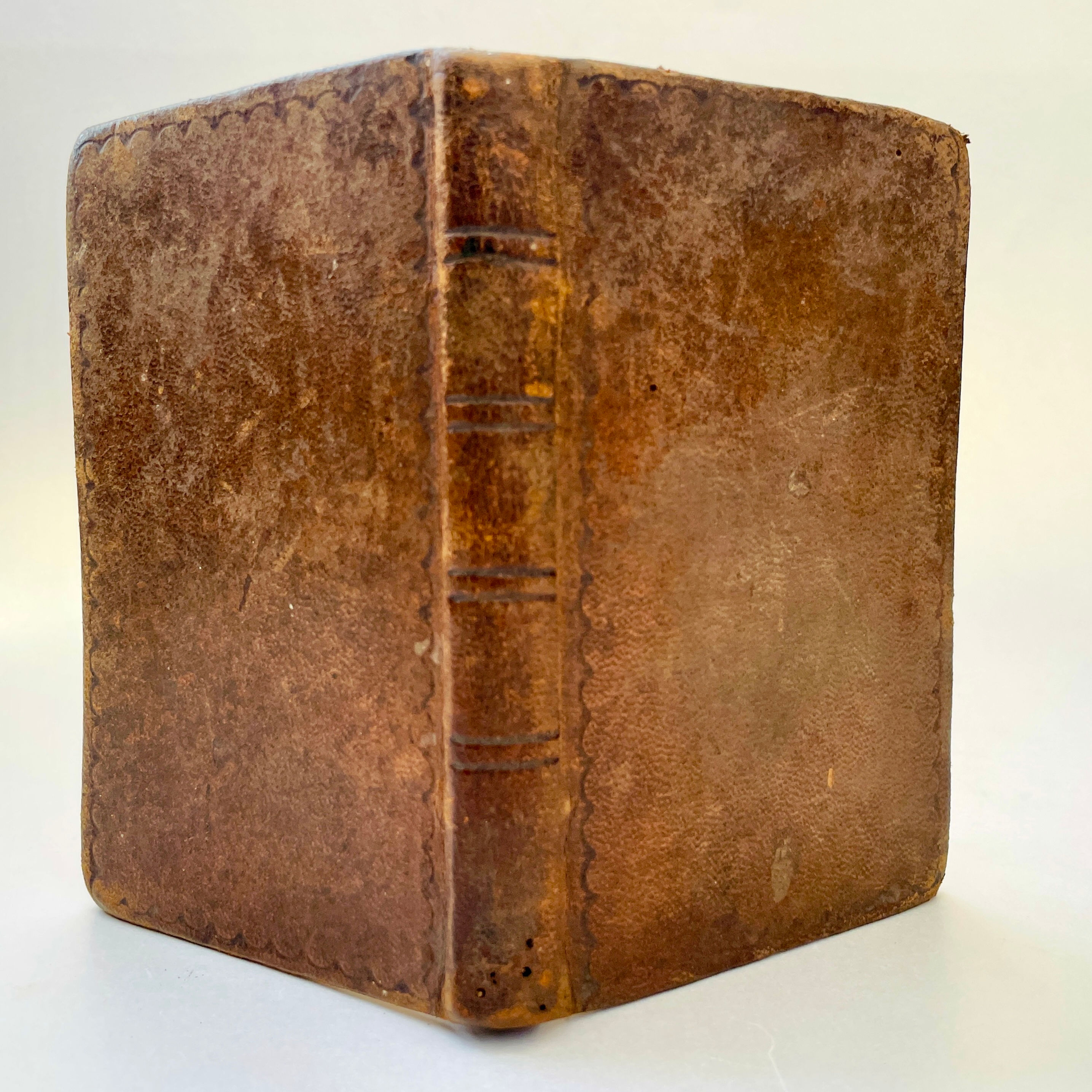 Antique 1808 full calf leather binding with spine bands – elegant early 19th-century book cover.
