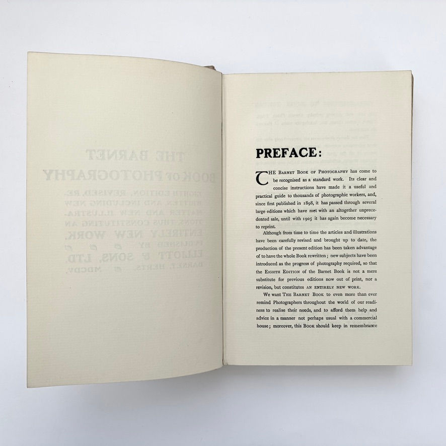 Miniaturbild: Opening preface page in The Barnet Book of Photography