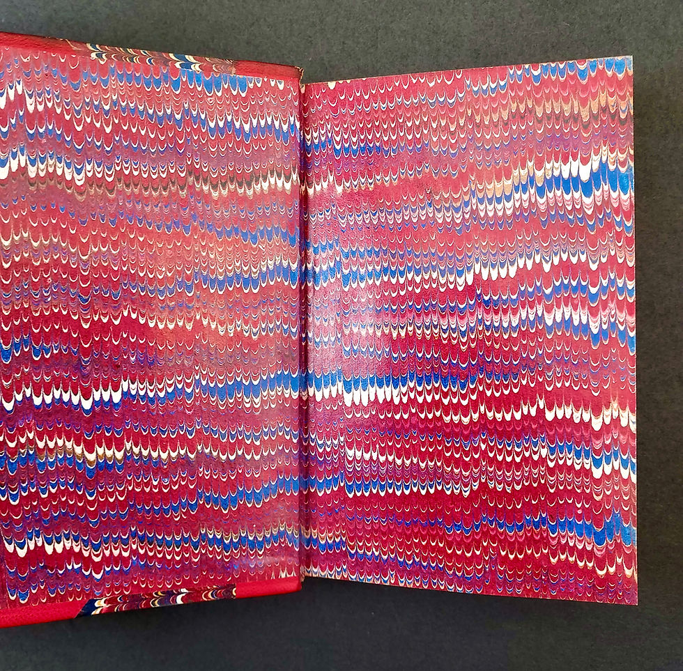 縮圖：Marbled front pastedown with decorative pattern.