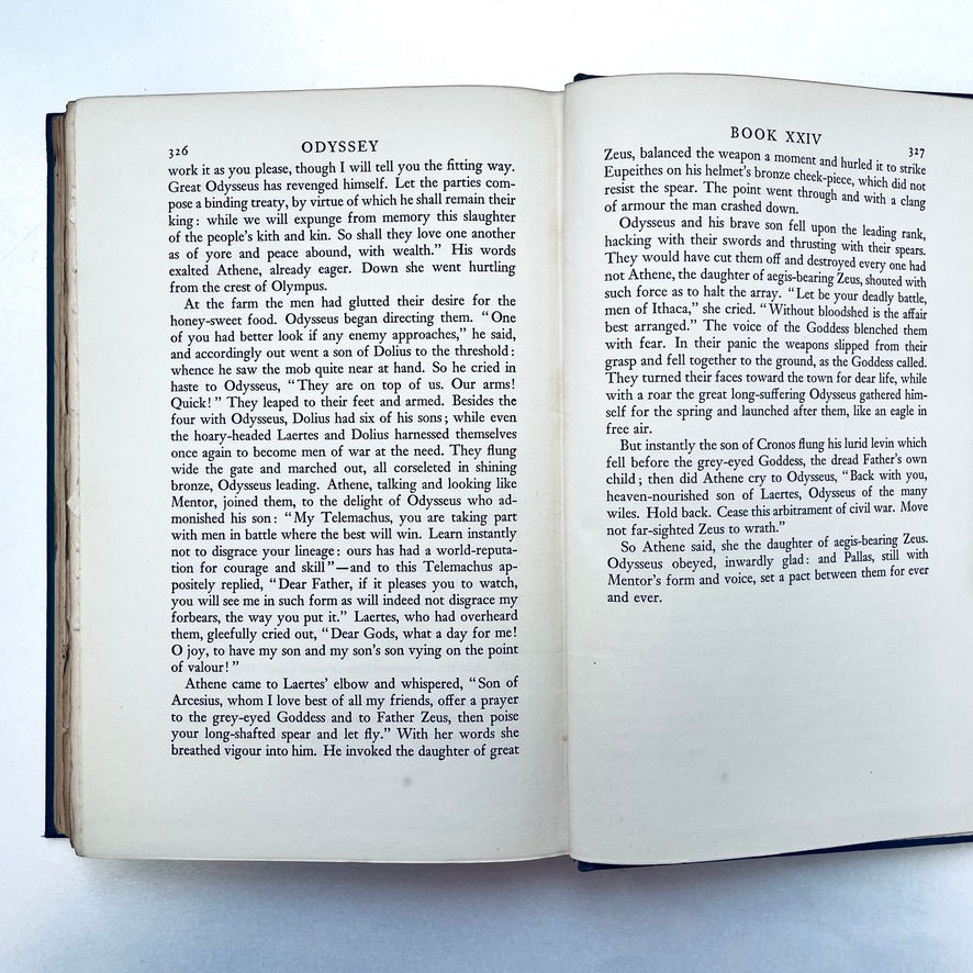 Miniatura: Final pages 326 and 327 of 1935 The Odyssey of Homer by T. E. Lawrence, showing last lines of text with light ageing.