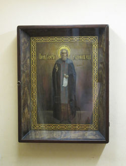 Икона в деревянном киоте