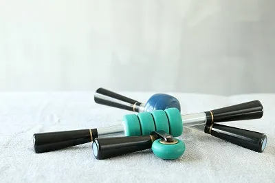 肩こり、腰痛用のマッサージ器具