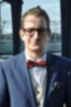 ネイビースーツとボウタイの着こなし17