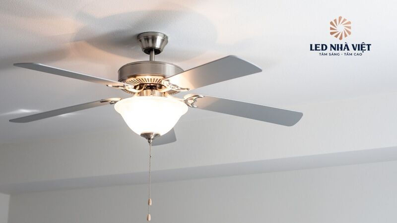 quat-tran-dep-cho-phong-khach-bi-quyet-trang-tri-vua-mat-vua-hien-dai