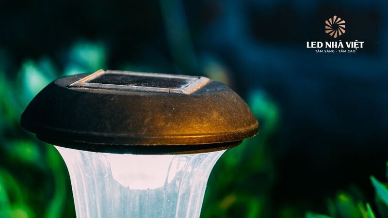 den-nang-luong-mat-troi-gia-re