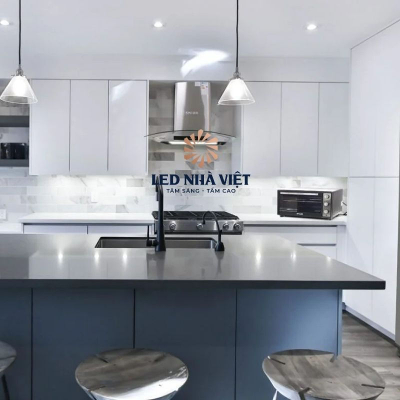 gia-quat-hut-mui-bep-gia-dinh