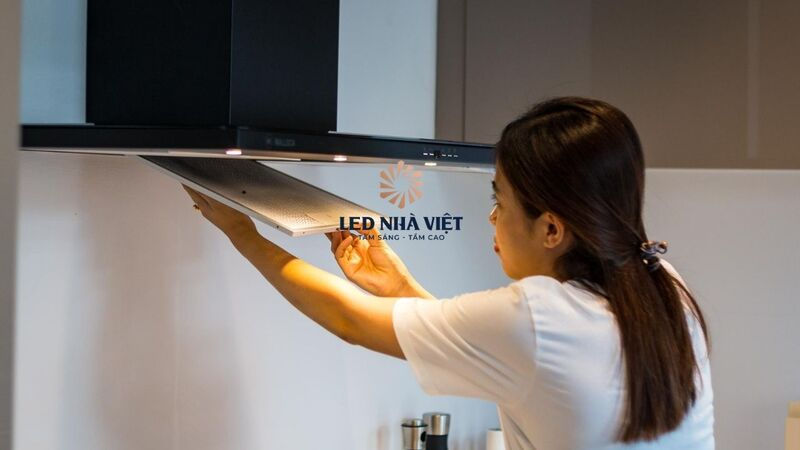 may-hut-mui-than-hoat-tinh