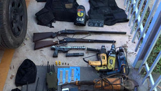 Mulher é presa em flagrante por receptação de veículo e porte ilegal de arma de fogo na Capital