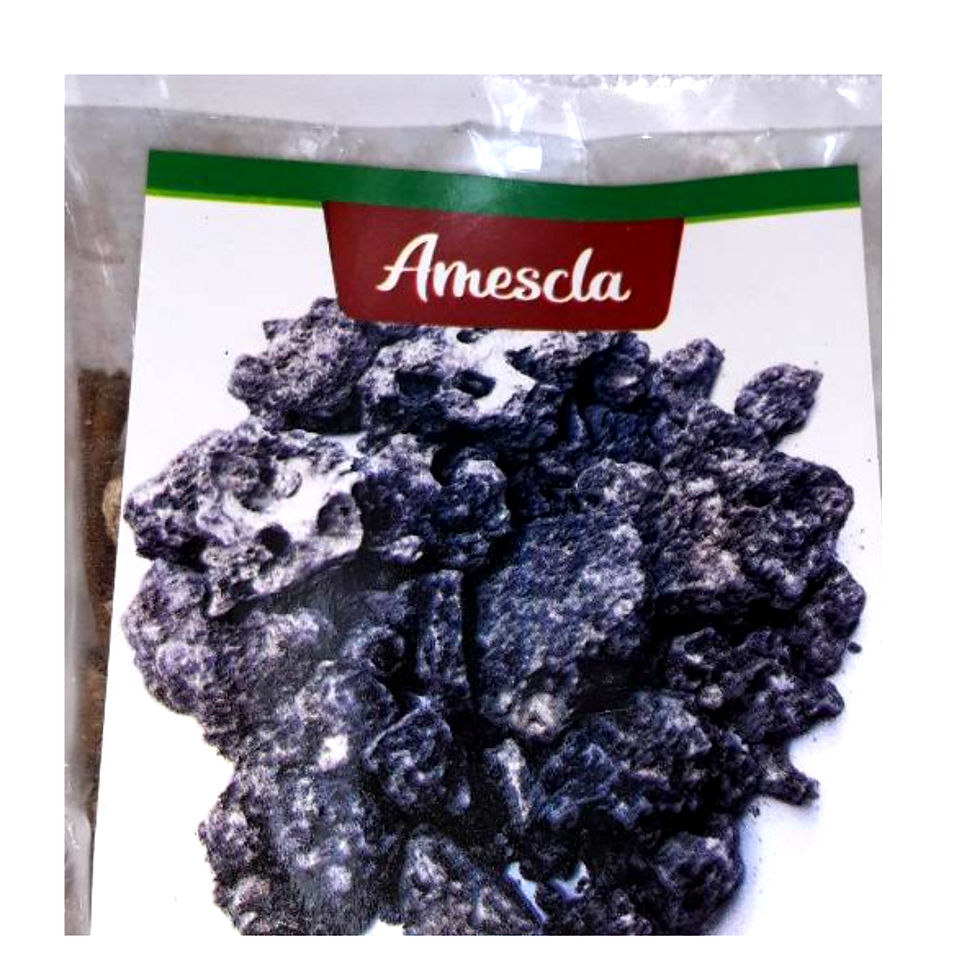 A resina de amescla é tradicionalmente queimada em rituais de defumação para purificar e harmonizar espaços