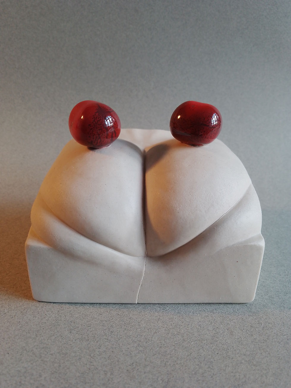 Cherries Booty Dans l'atelier de sculpture Louise de Gastines Trilogie Nile est née