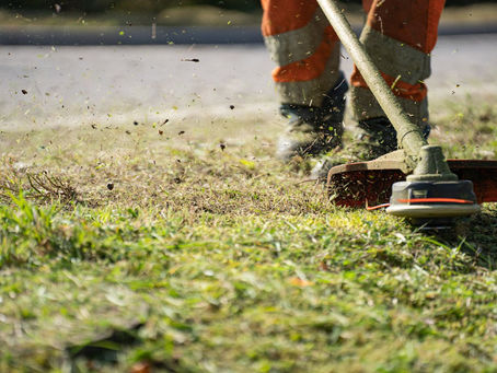 How Fall Seasonal Businesses Use On-Demand Weed Removal