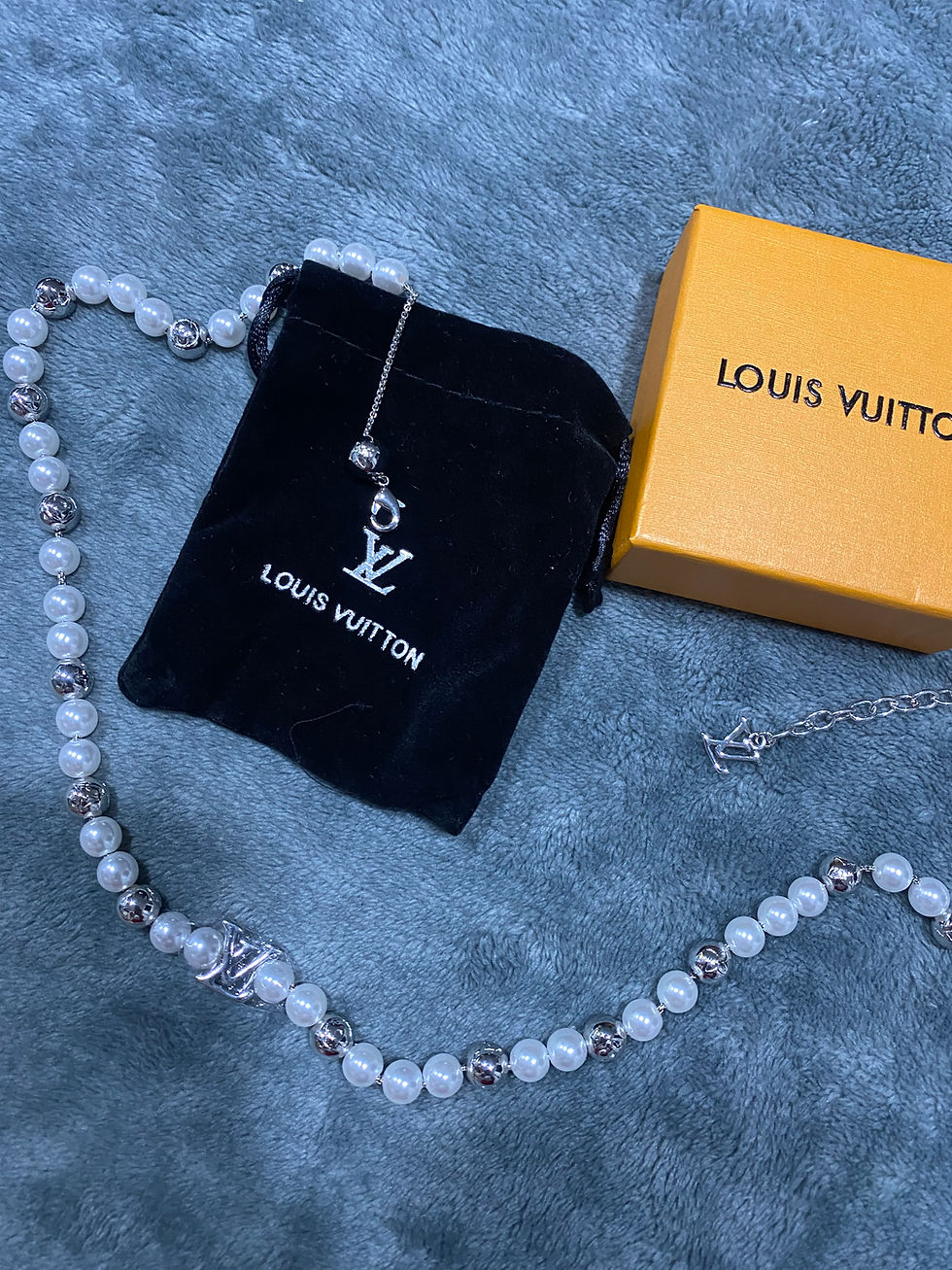 Thumbnail: Long pearl chains.black or white