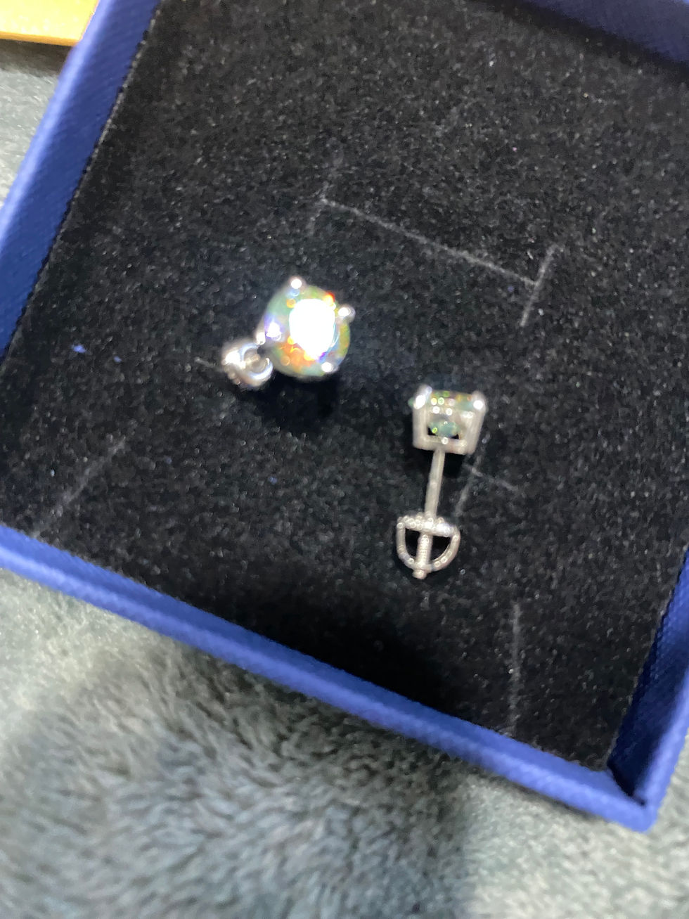 Thumbnail: Colorful 1CT moissanite earrings