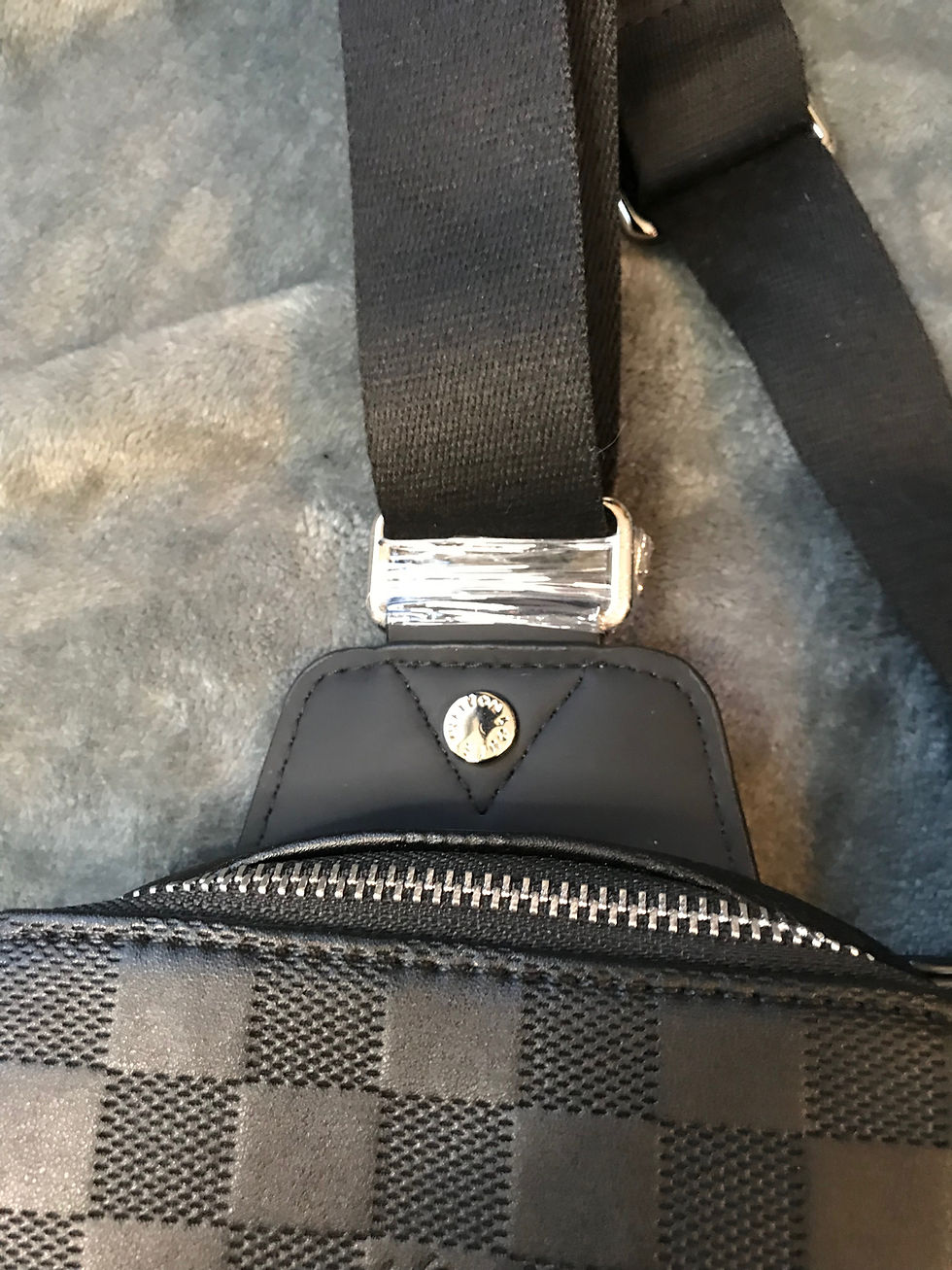 Thumbnail: Avenue sling bags,