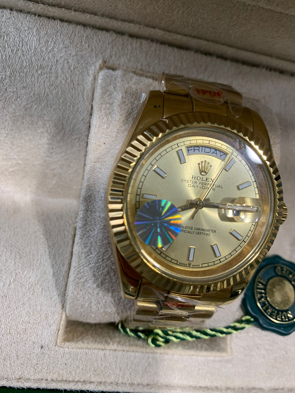 Thumbnail: steady movement. Gold presidential