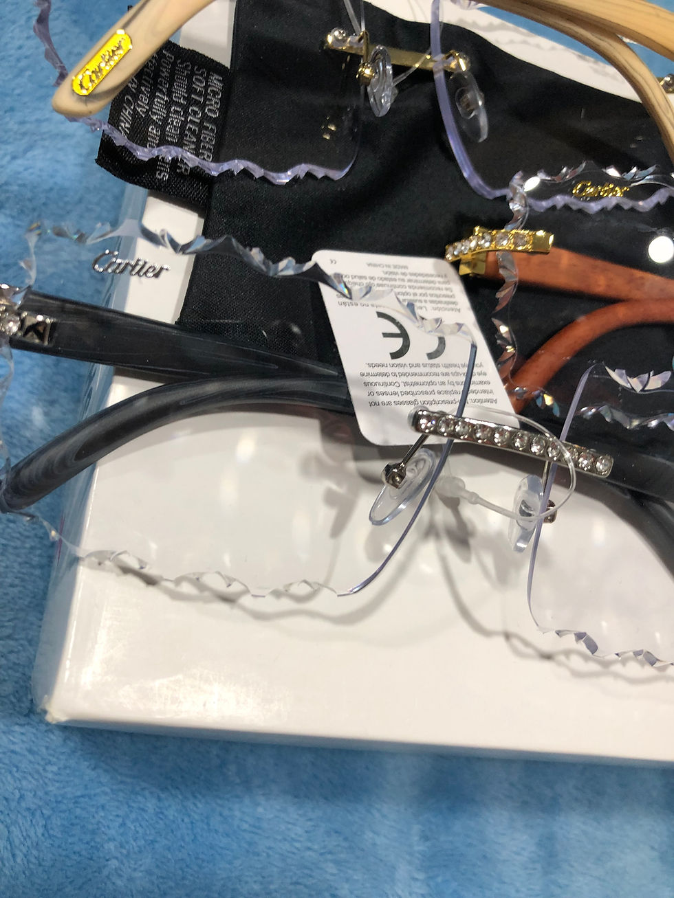 Thumbnail: Clear Cartier sunglasses with ridges. #33