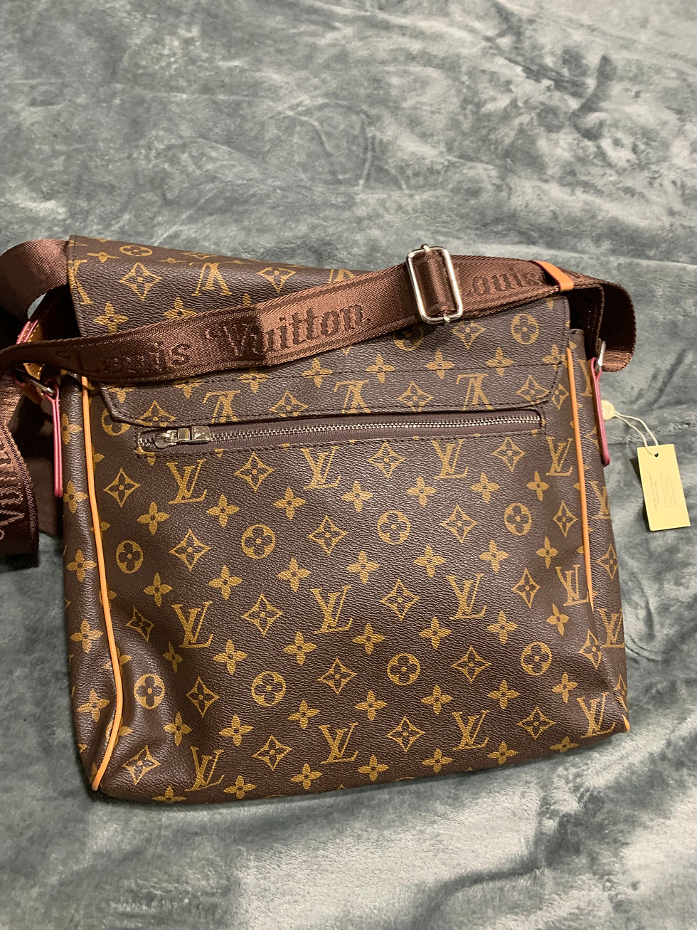Thumbnail: Brown Messenger