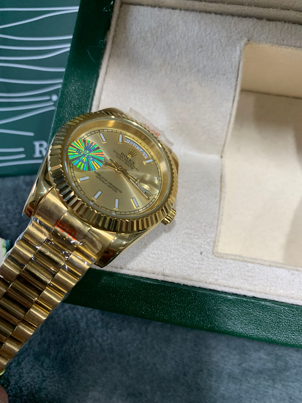 Thumbnail: steady movement. Gold presidential
