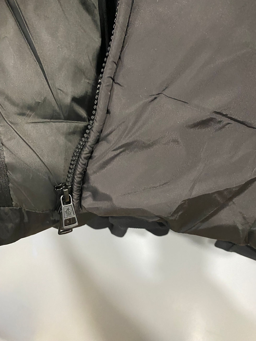 Thumbnail: Moncler Montcla.     1,2,3,4,5,