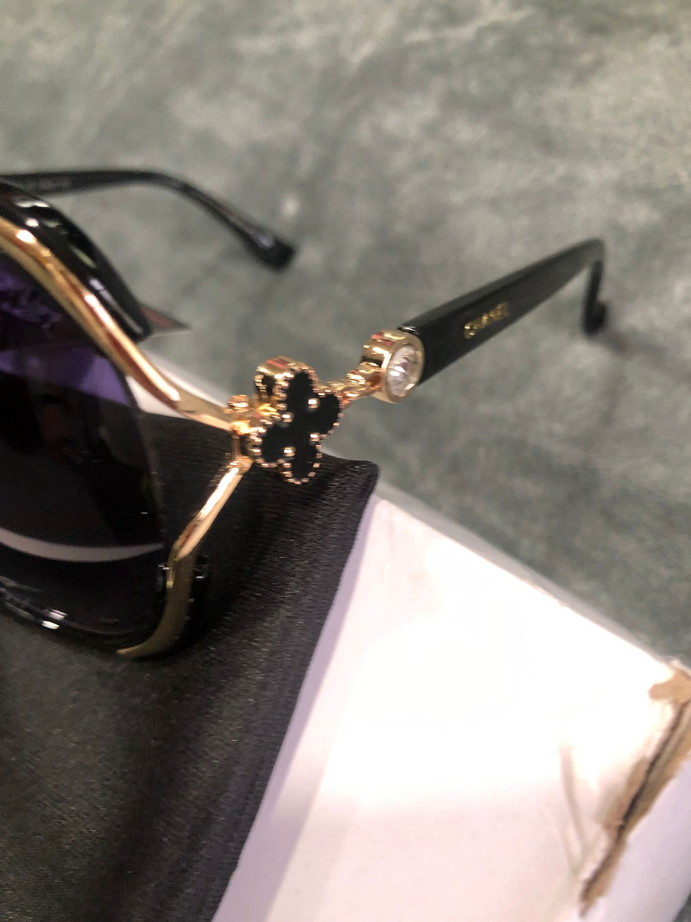 Thumbnail: Big CC shades