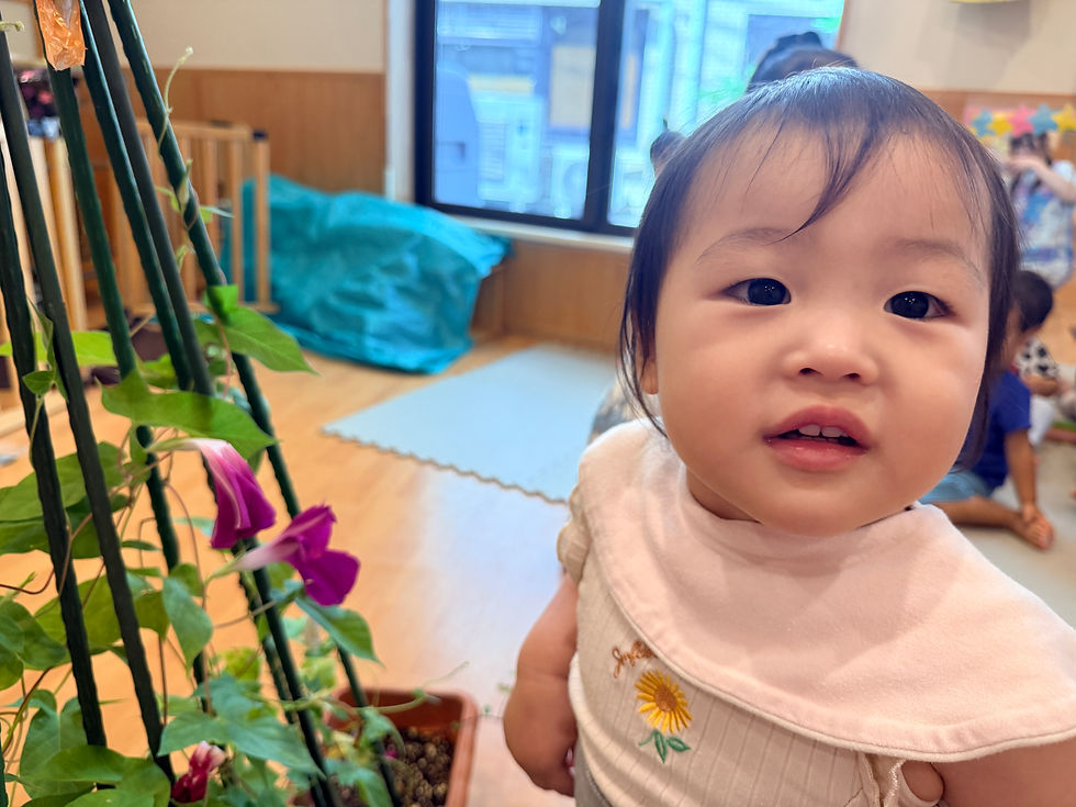 お花と一緒ににっこり😊