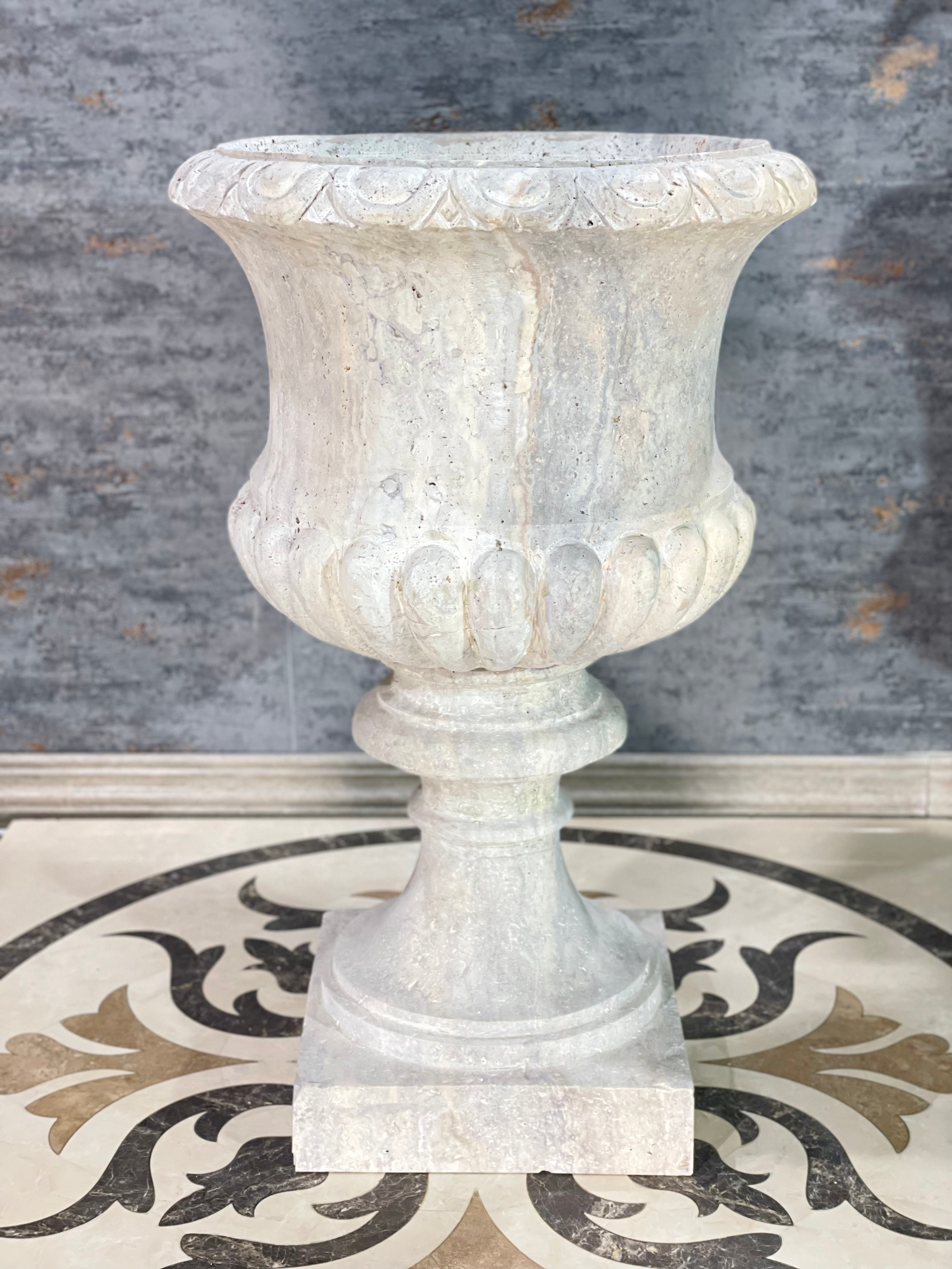 Blumentopf / Vase aus Travertin Silbergrau König