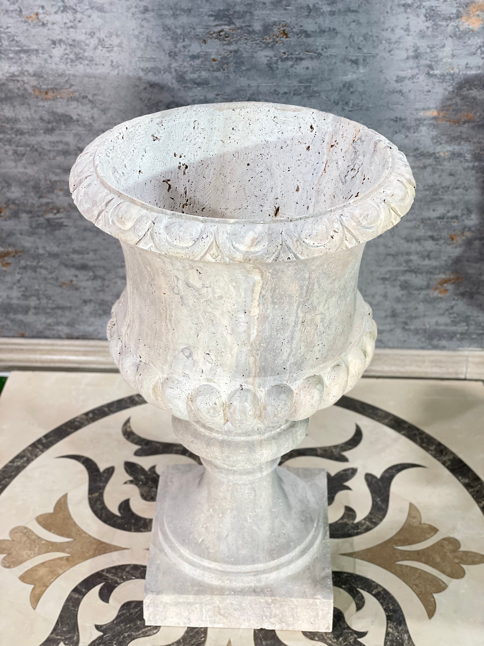 Miniaturbild: Blumentopf / Vase aus Travertin Silbergrau König