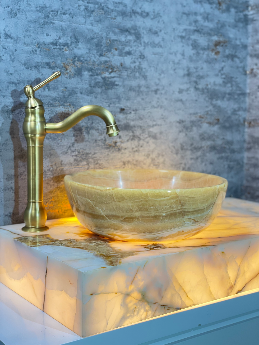 Onyx Aufsatzwaschbecken Orange halbrund