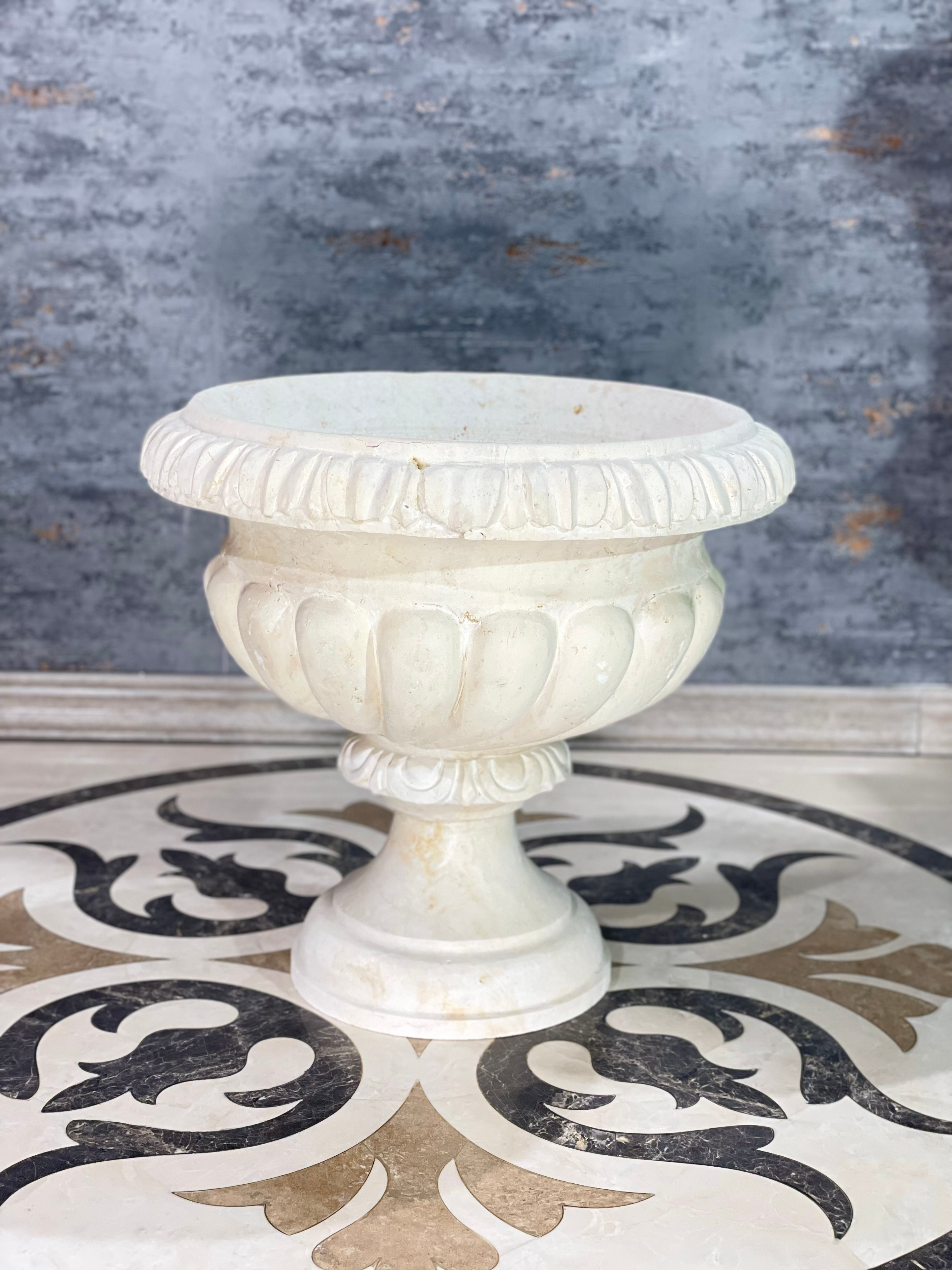Blumentopf / Vase aus Travertin Weiß