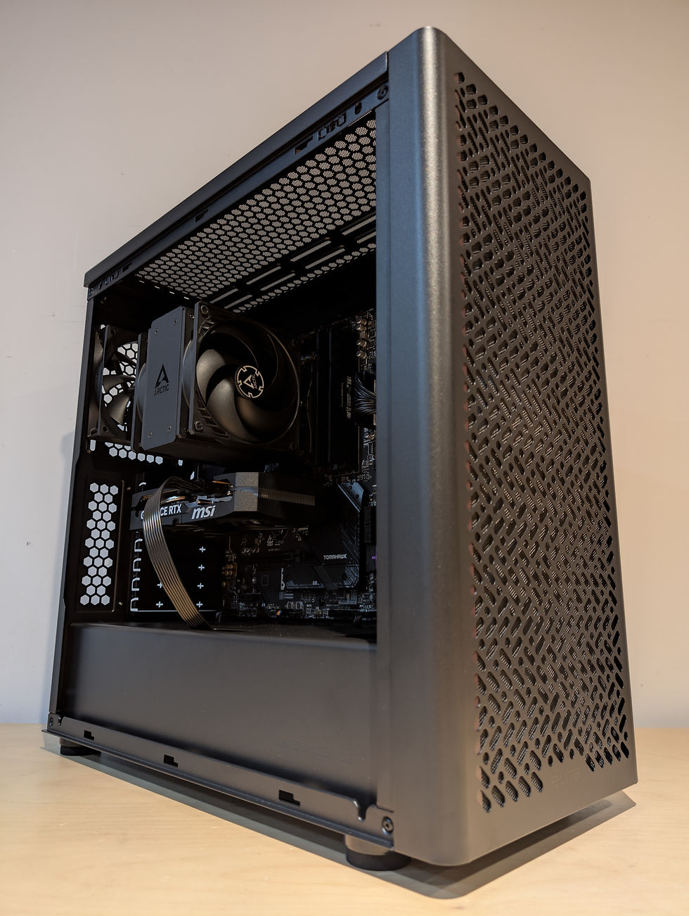 A gaming PC featuring an AMD Ryzen 5 7600X, a NVIDIA GeForce RTX 5060 and 32GB DDR5 RAM. Built by Kuda PC.