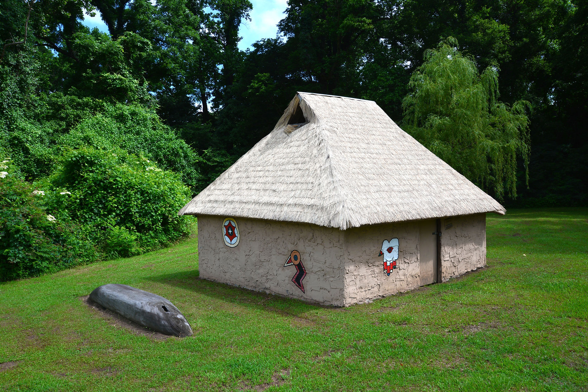 A replica of a home built during the Mississippian era at Chucalissa Mounds