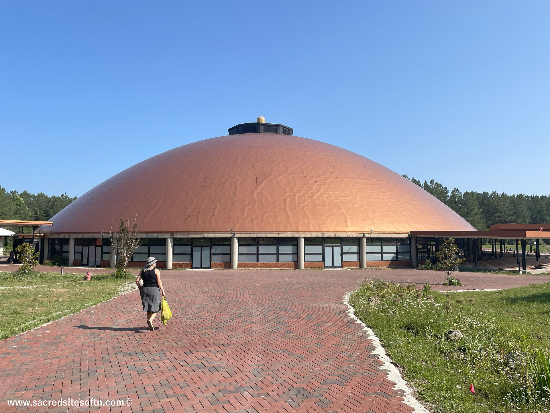 Mahima Hall Isha Institute