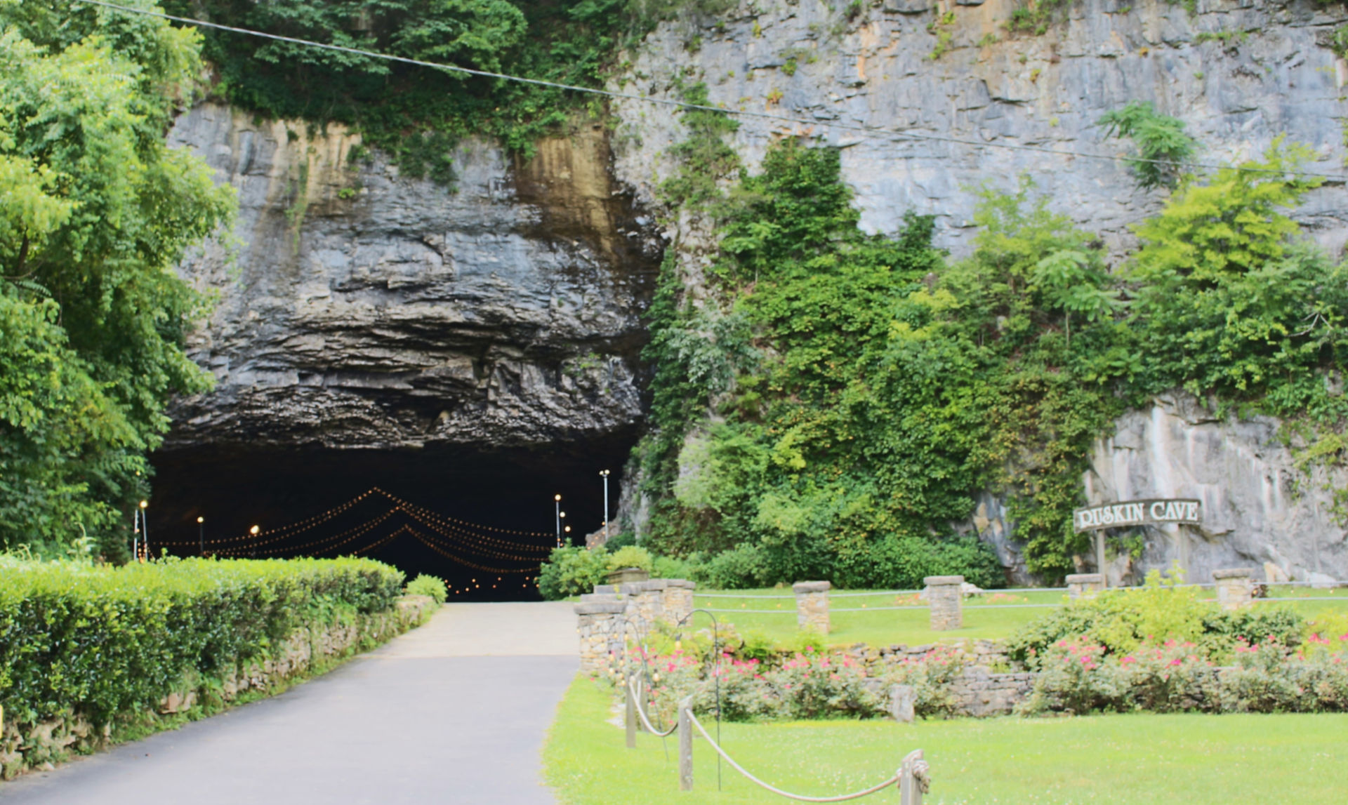 Stone house at Ruskin Cave