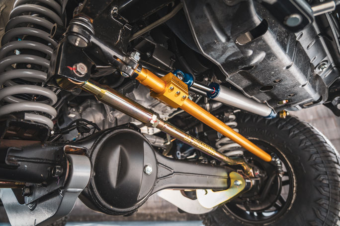 Front suspension setup of 79 Series with Superior Engineering components