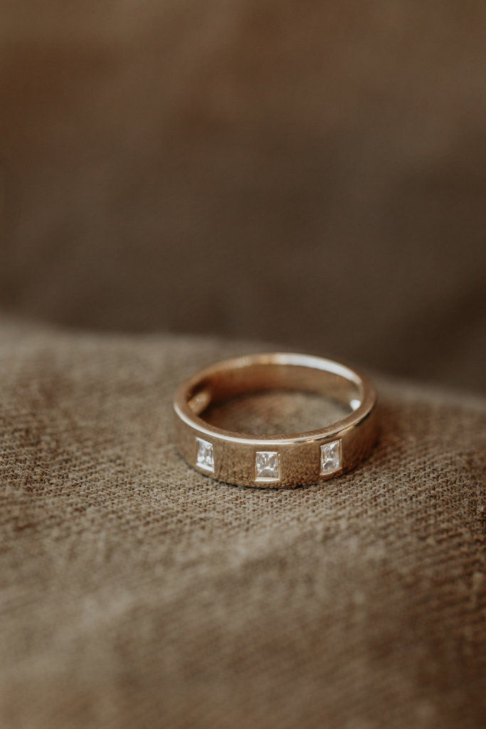 Thumbnail: 18K Solid Gold Three Baguette Diamond Hammer Set Wide Band
