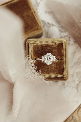 14K Solid Gold Lab-Grown Diamond Oval Ring | The Karat Store