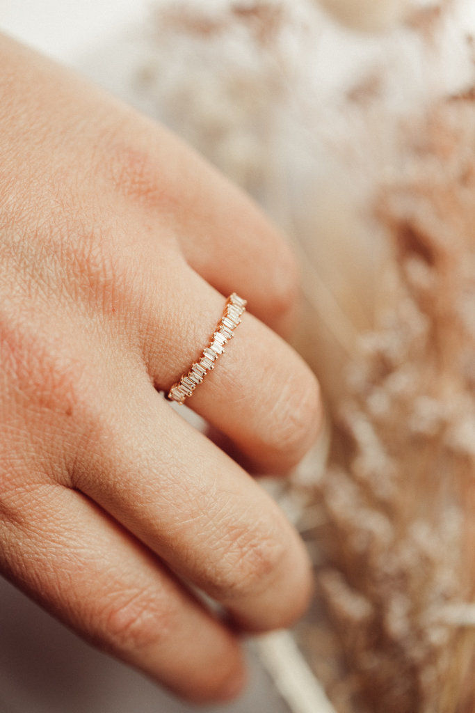 Thumbnail: 18K Solid Gold Zig Zag Baguette Diamond Gold Band